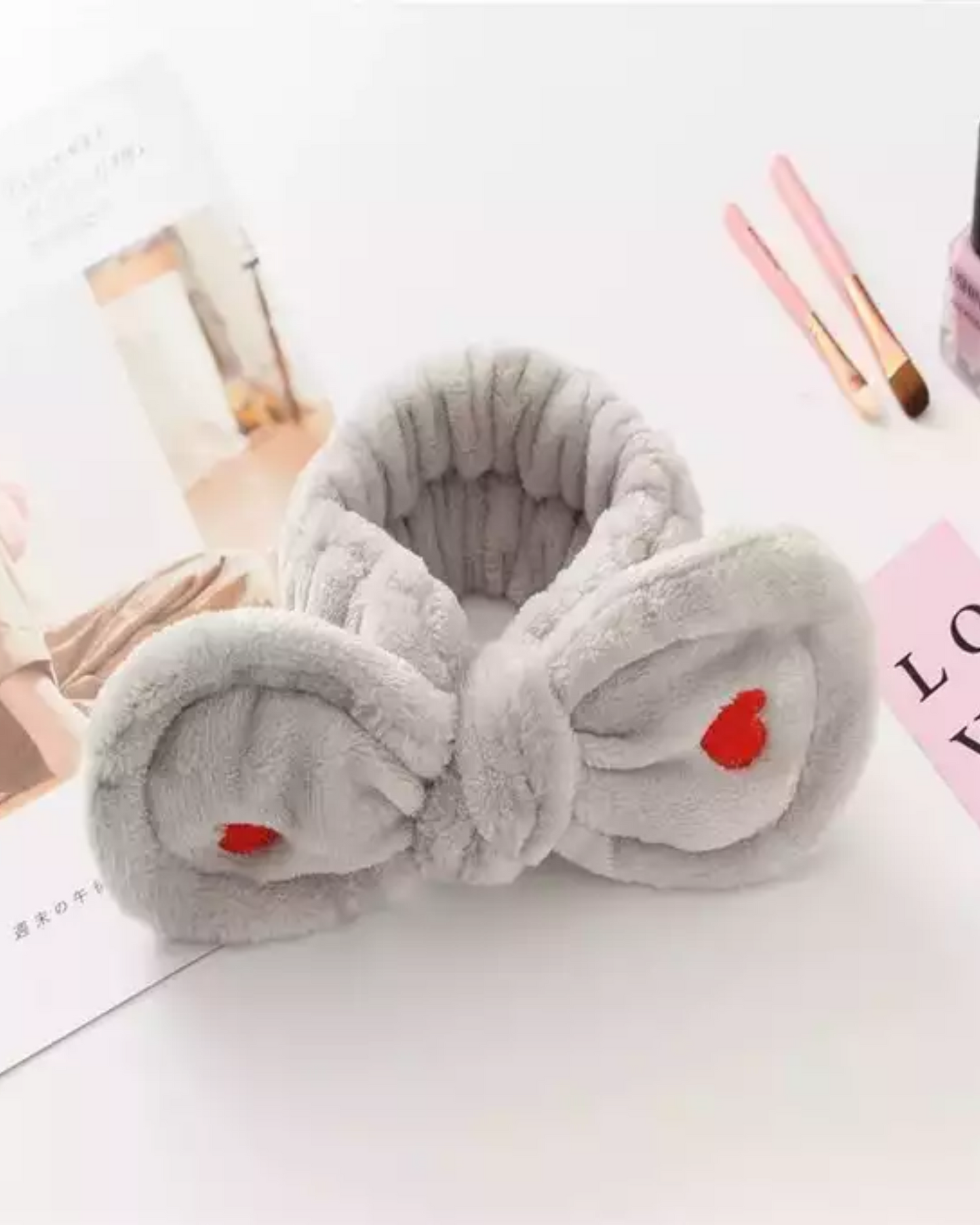 Bandeau en peluche avec des cœurs