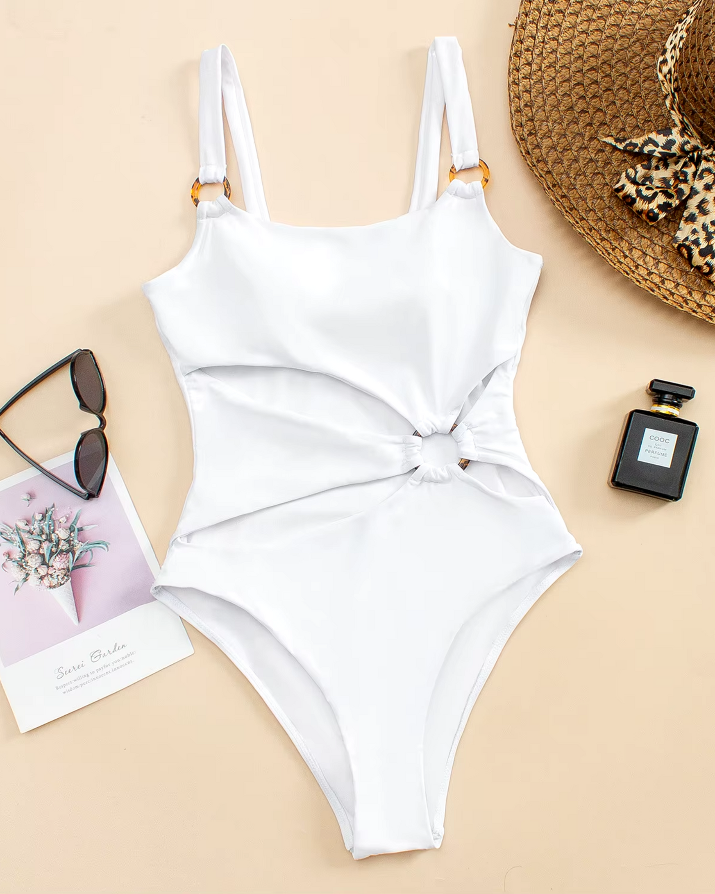 Maillot de bain une pièce avec découpes asymétriques