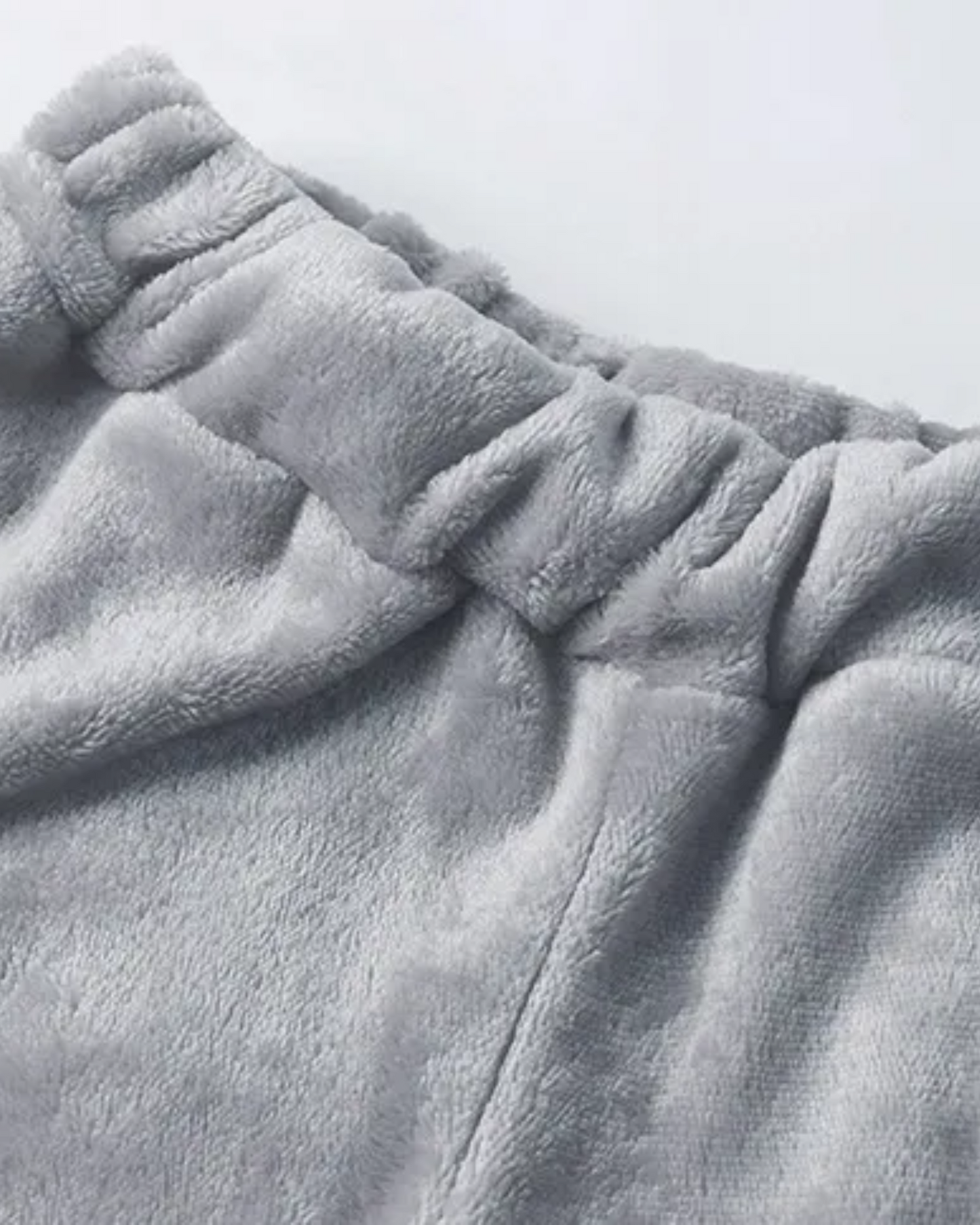 Ensemble de vêtements d'intérieur pelucheux avec motif de chat.