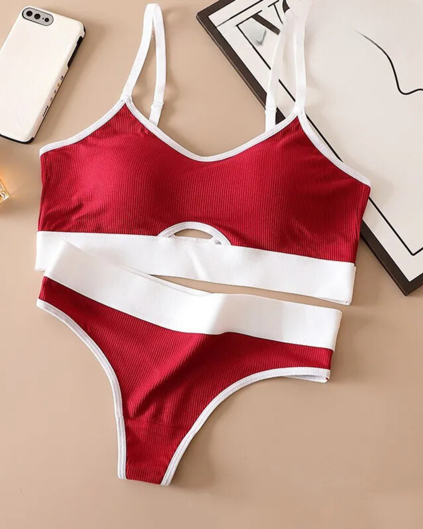 Ensemble de lingerie confortable à rayures avec coutures contrastées