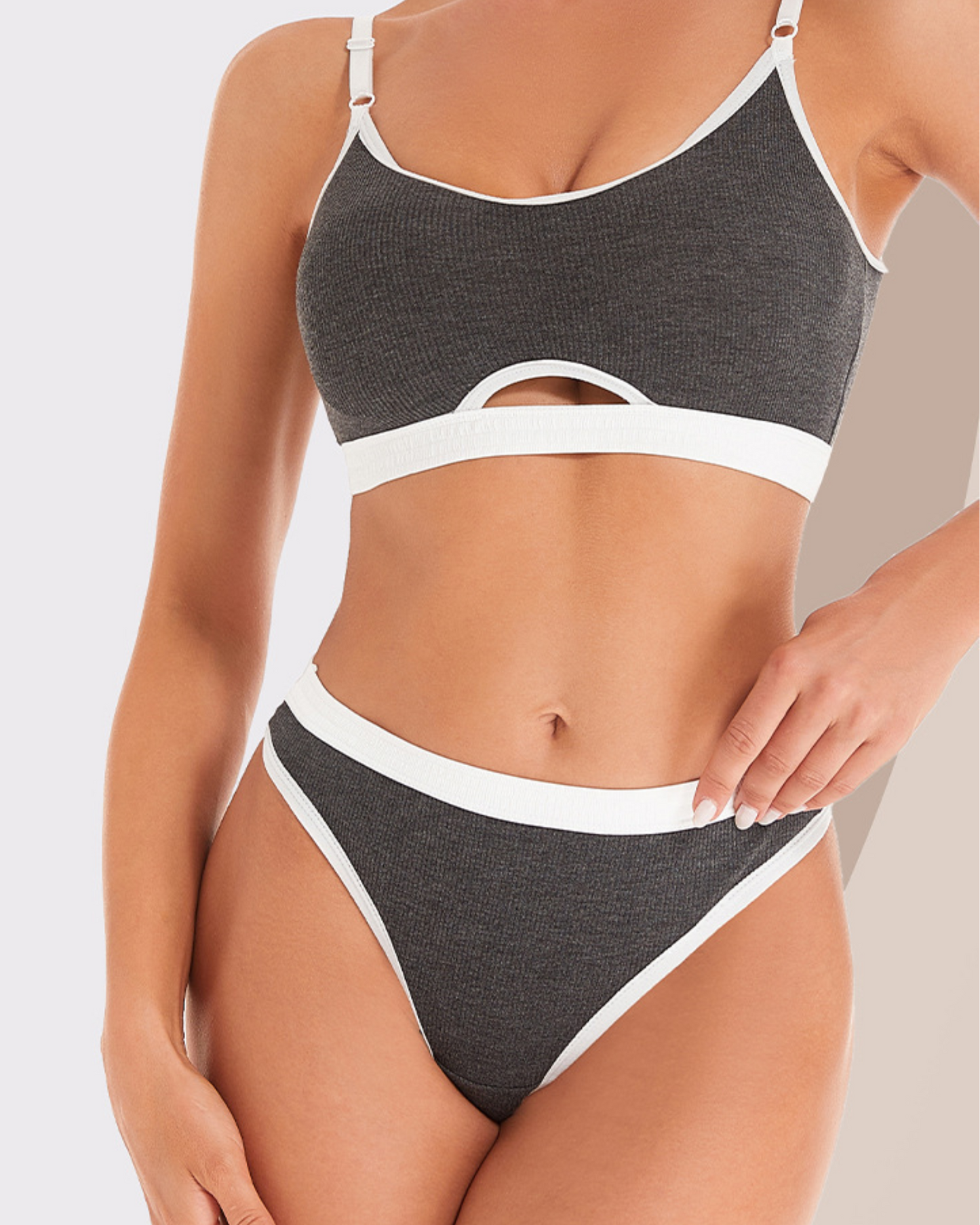 Ensemble de lingerie confortable à rayures avec coutures contrastées