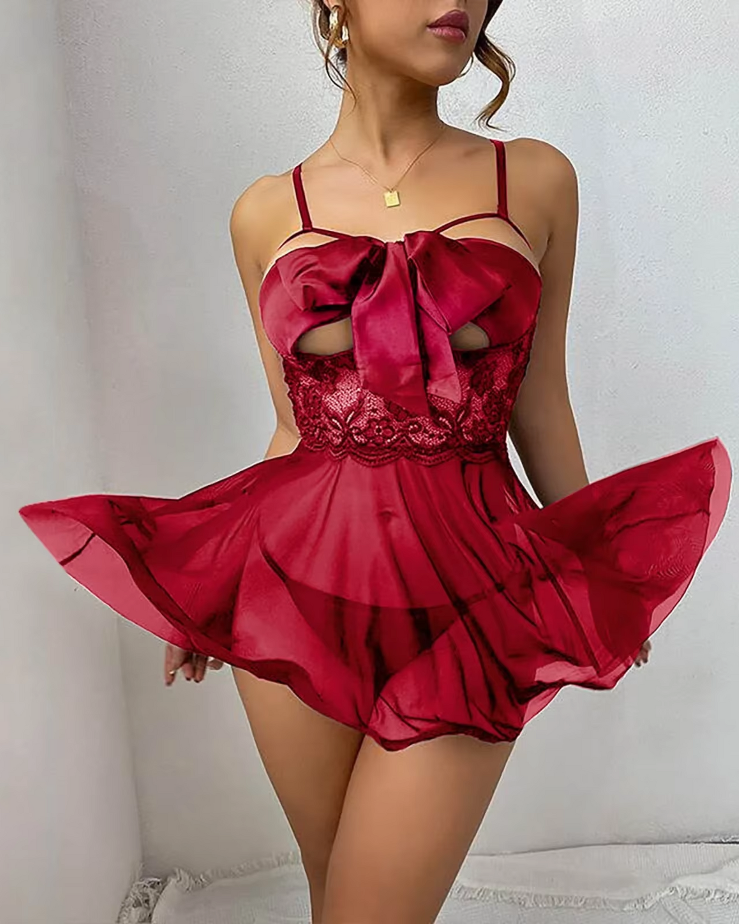 Chemise de nuit légère avec un nœud sur la poitrine