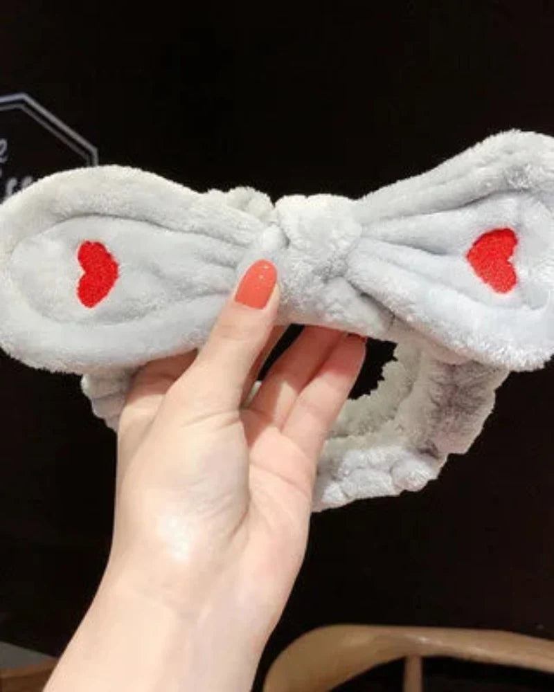 Bandeau en peluche avec des cœurs