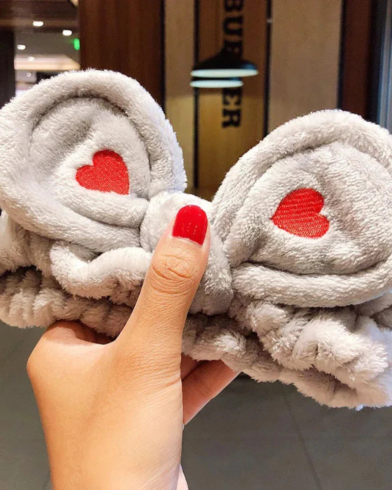 Bandeau en peluche avec des cœurs
