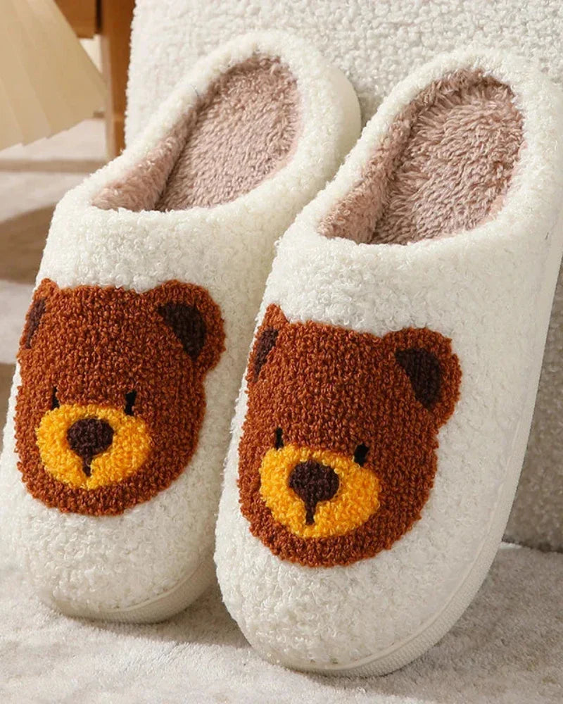 Chaussons en peluche avec un ours