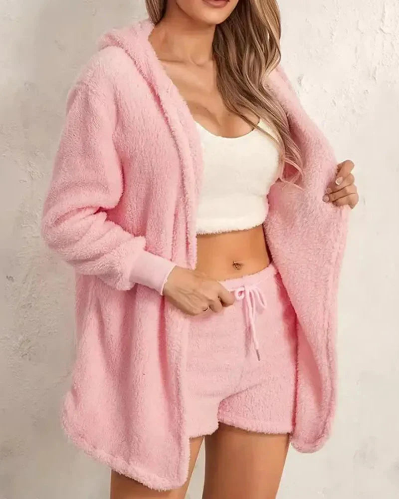 Ensemble court et pelucheux de vêtements d'intérieur