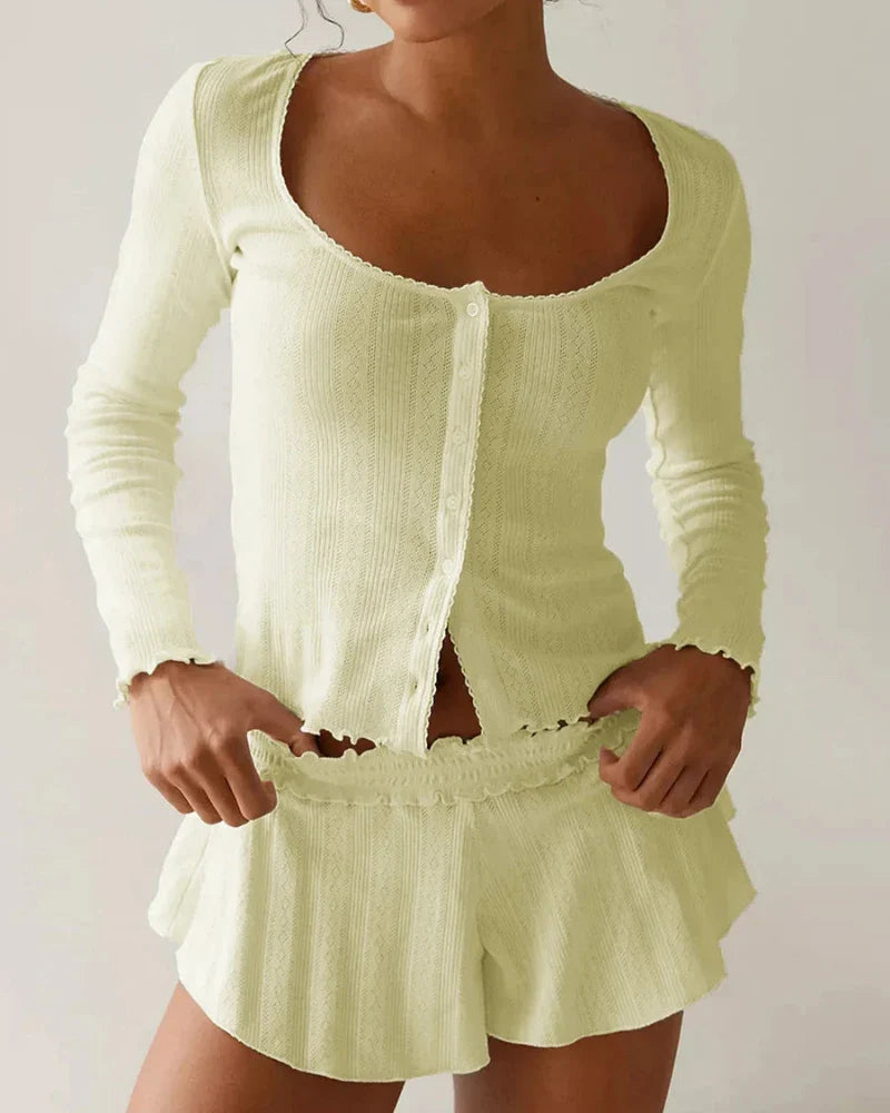 Ensemble court de vêtements d'intérieur avec boutons