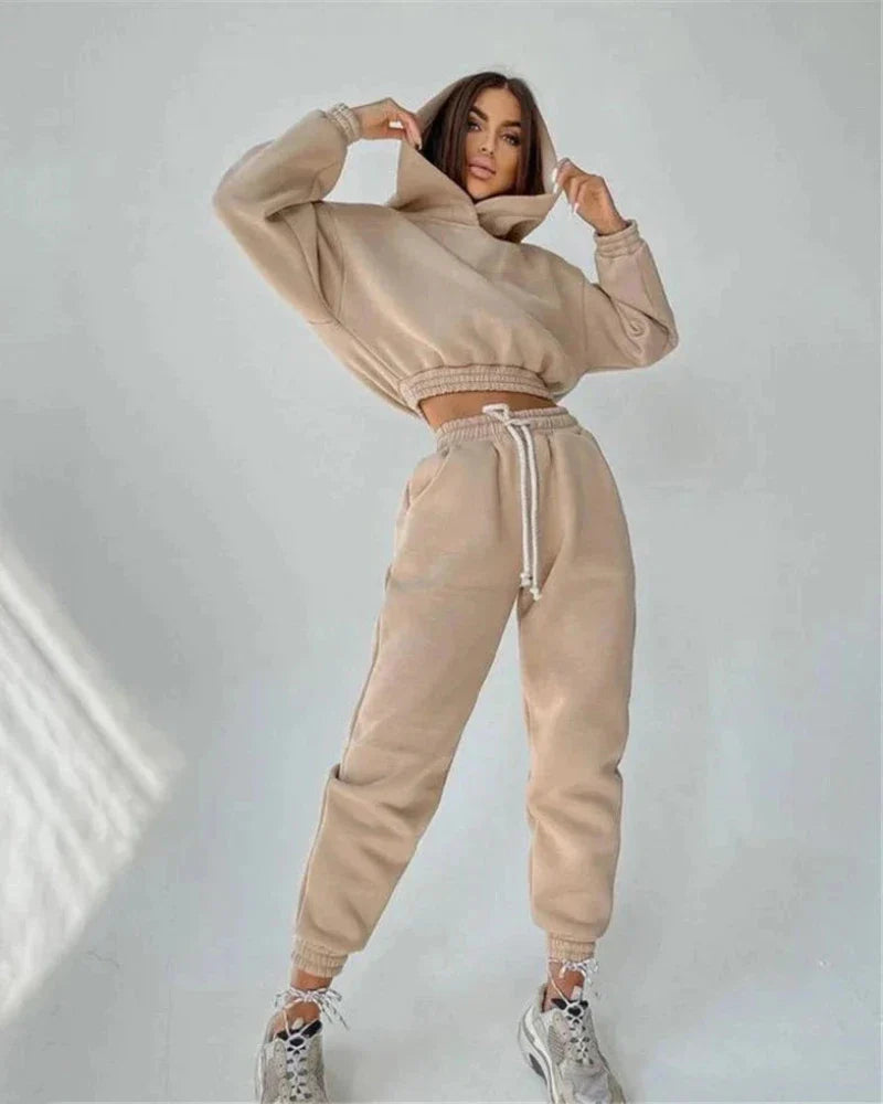 Ensemble de survêtement confortable avec un sweat-shirt court