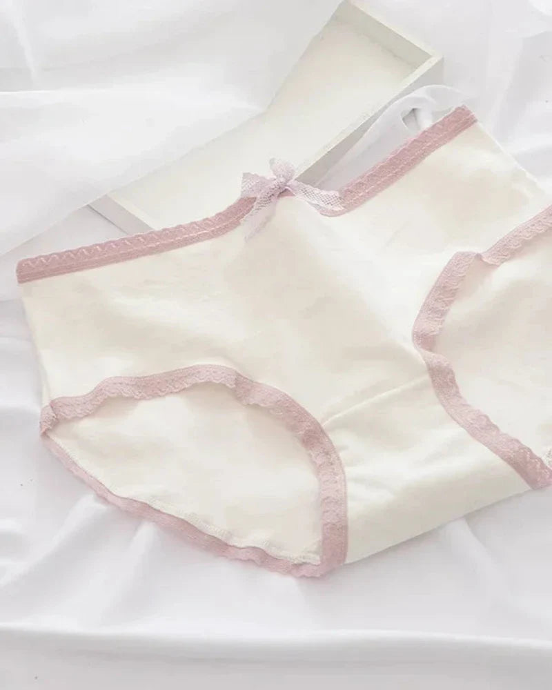Culotte classique avec nœud et dentelle