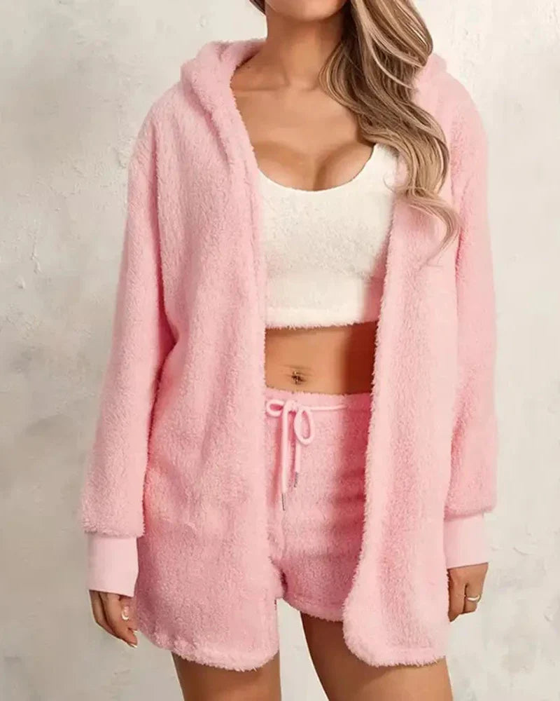 Ensemble court et pelucheux de vêtements d'intérieur