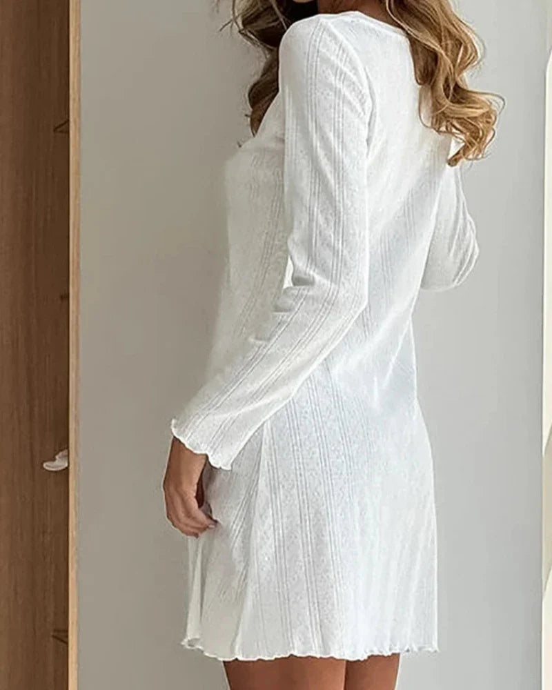 Chemise de nuit légère en dentelle à manches longues