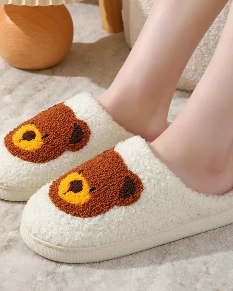 Chaussons en peluche avec un ours
