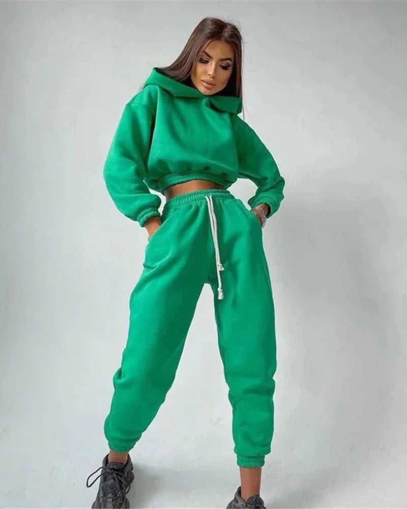 Ensemble de survêtement confortable avec un sweat-shirt court