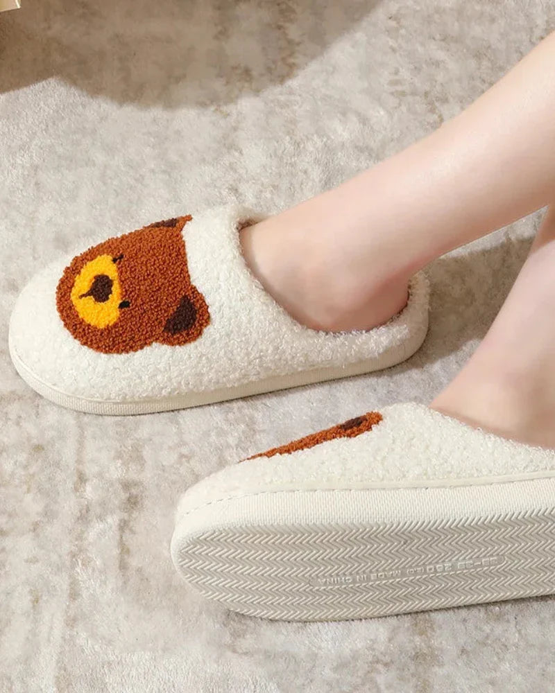 Chaussons en peluche avec un ours