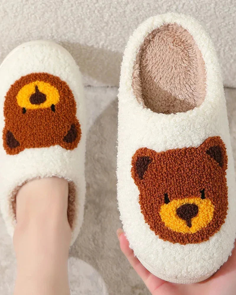 Chaussons en peluche avec un ours