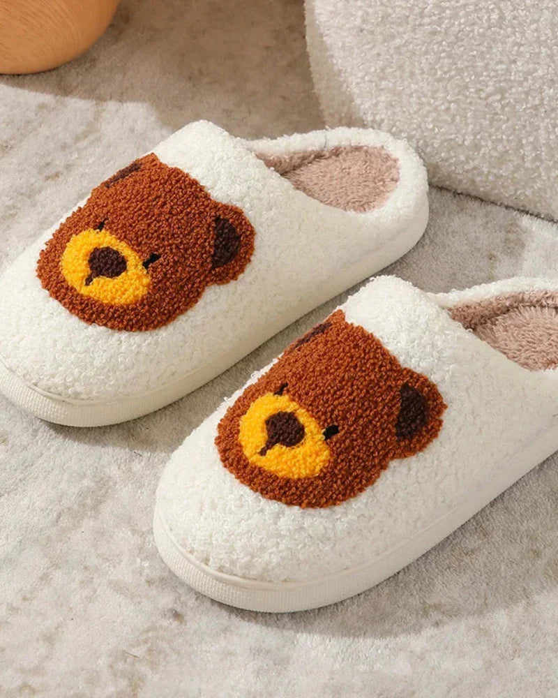 Chaussons en peluche avec un ours