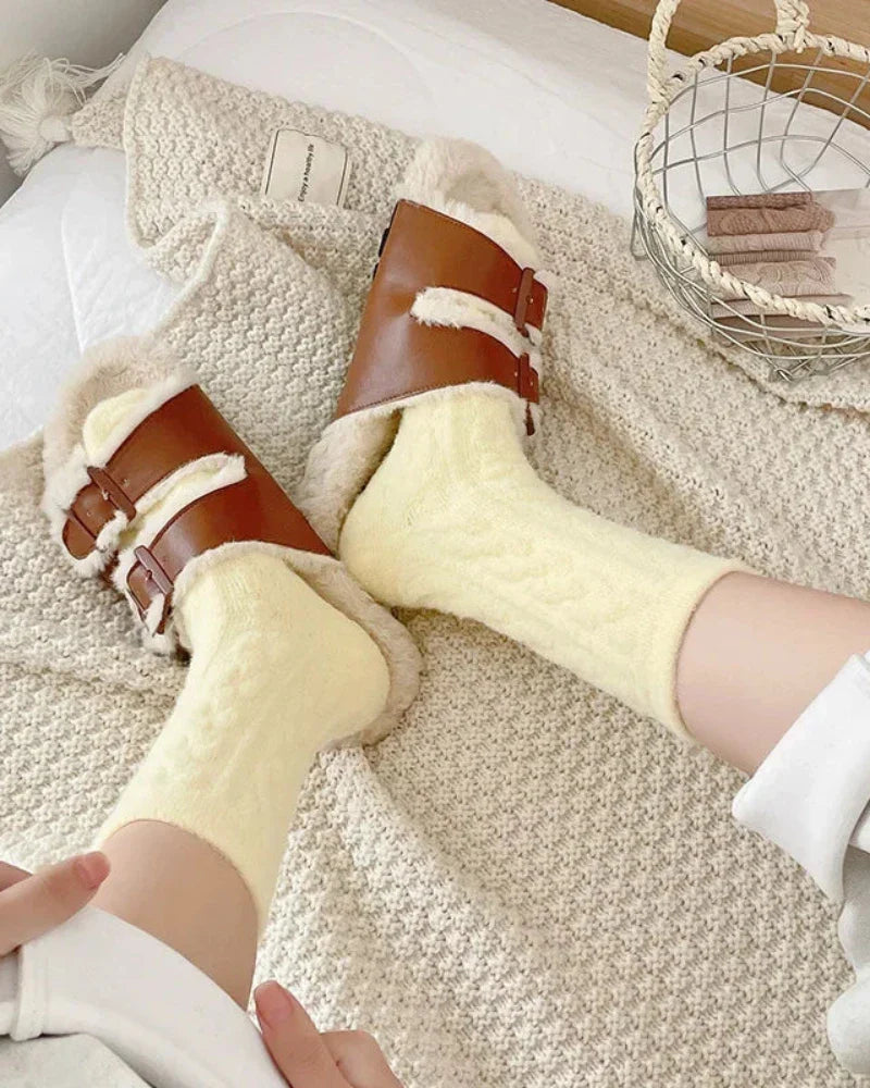 Chaussettes longues en peluche avec motif tressé