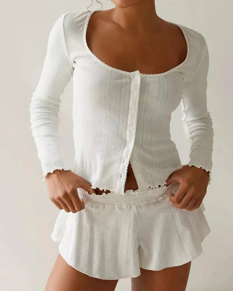 Ensemble court de vêtements d'intérieur avec boutons