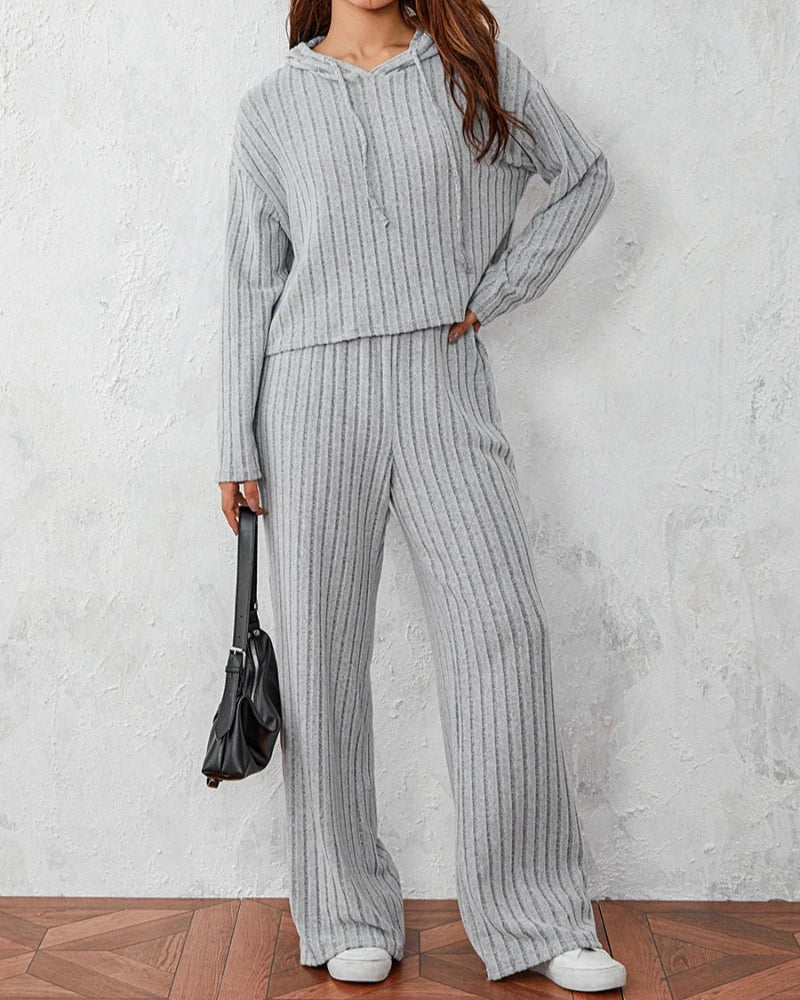 Ensemble long et ample de vêtements d'intérieur avec capuche