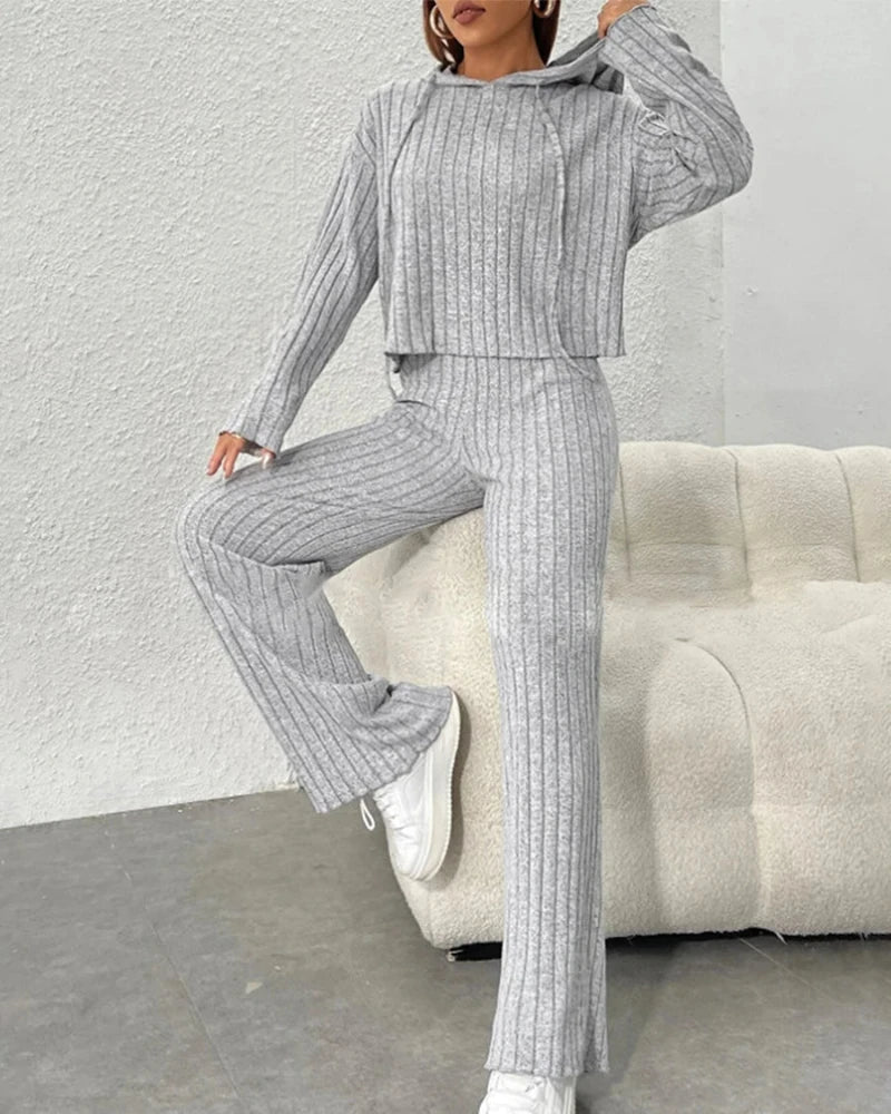 Ensemble long et ample de vêtements d'intérieur avec capuche