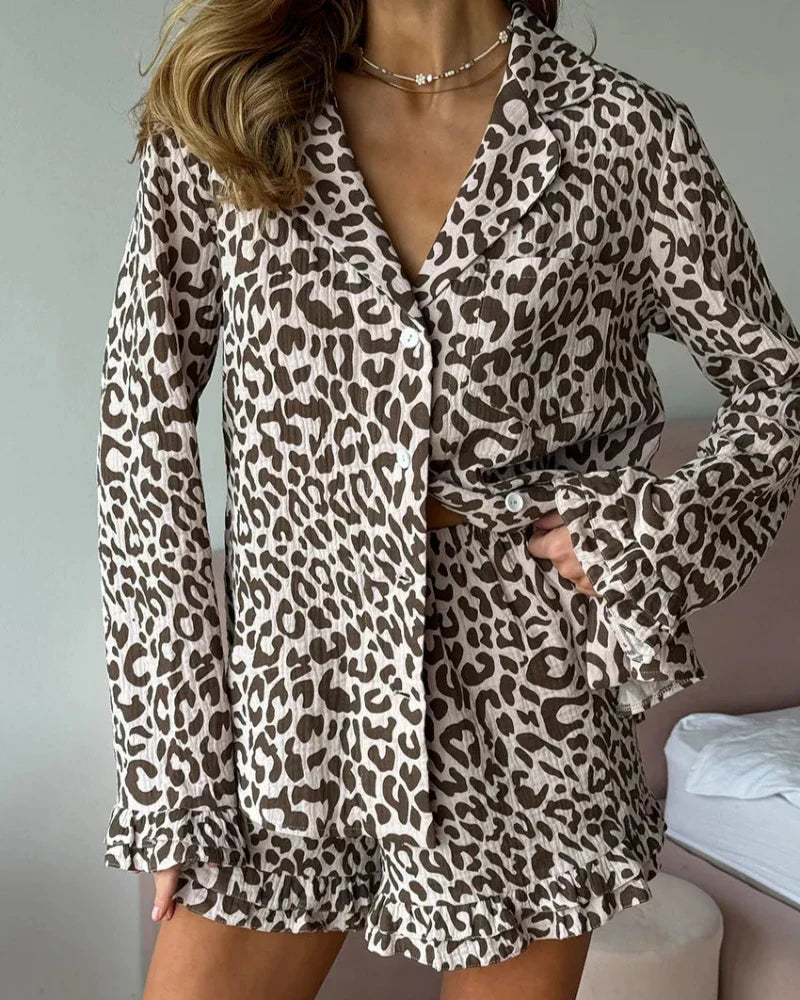 Ensemble court de vêtements d'intérieur avec chemise léopard