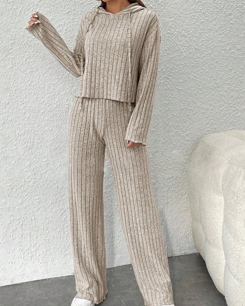 Ensemble long et ample de vêtements d'intérieur avec capuche