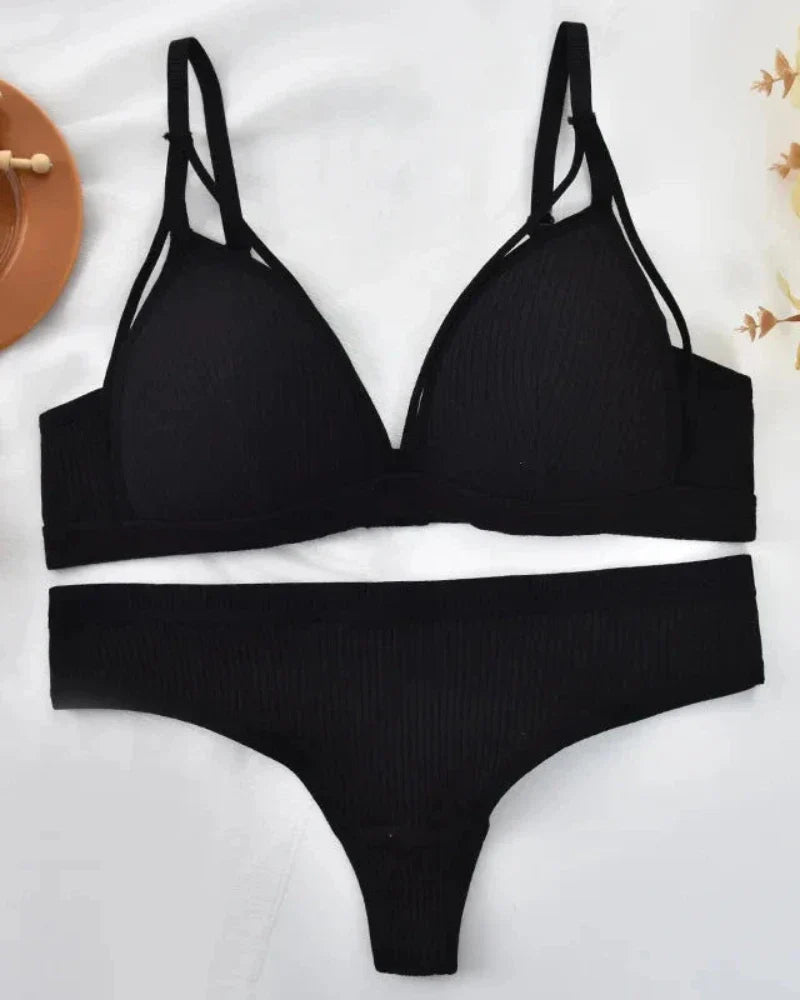 Ensemble de lingerie confortable à rayures avec des bandes décoratives