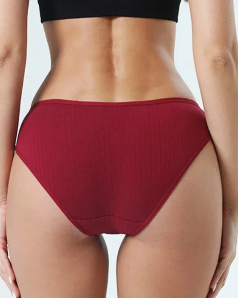 Culotte confortable avec un cœur découpé