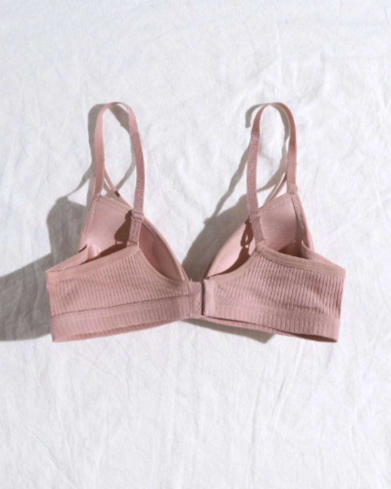 Ensemble de lingerie confortable à rayures avec des bandes décoratives