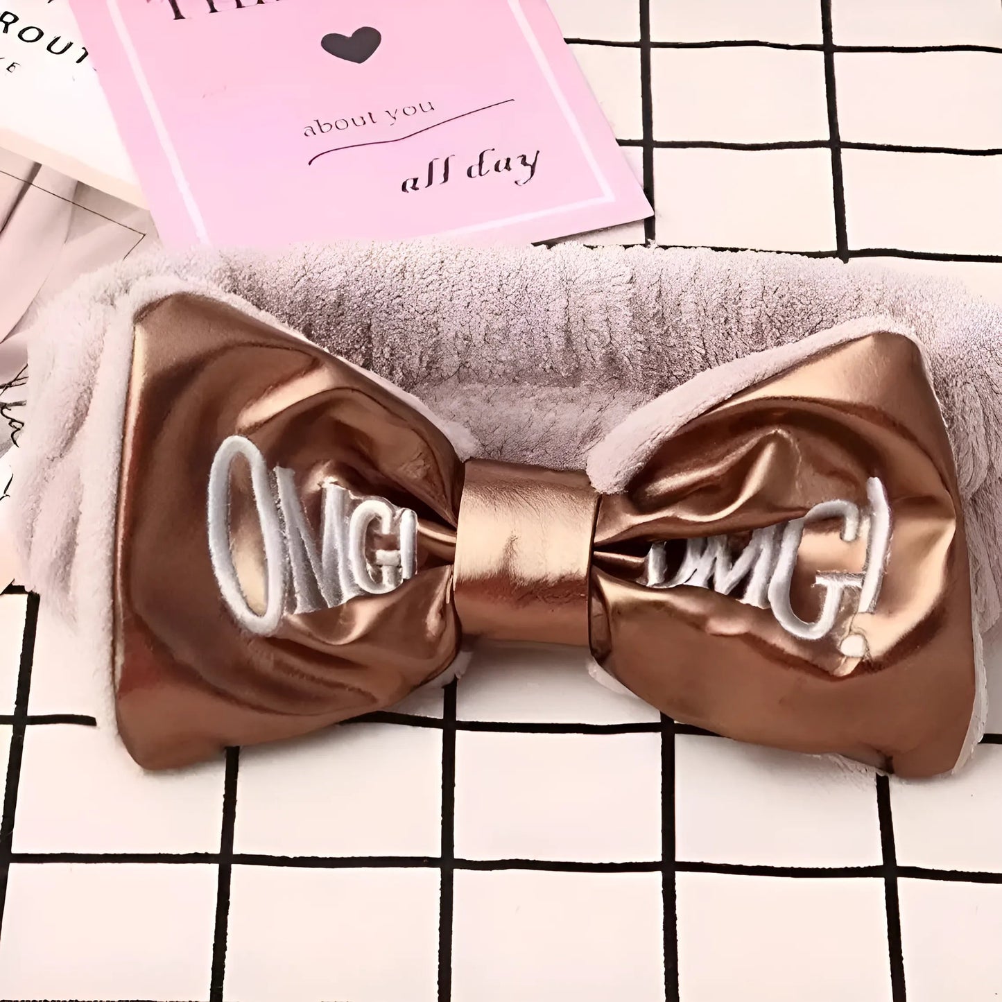 Bandeau en satin avec nœud