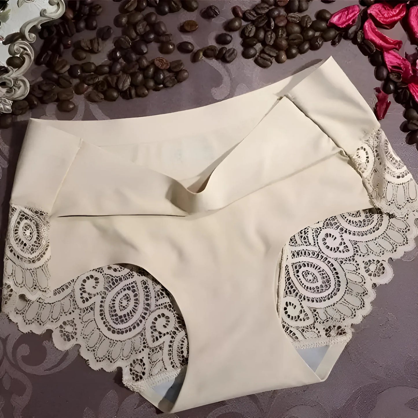 Beige Culottes sans couture avec détail en dentelle à l'arrière