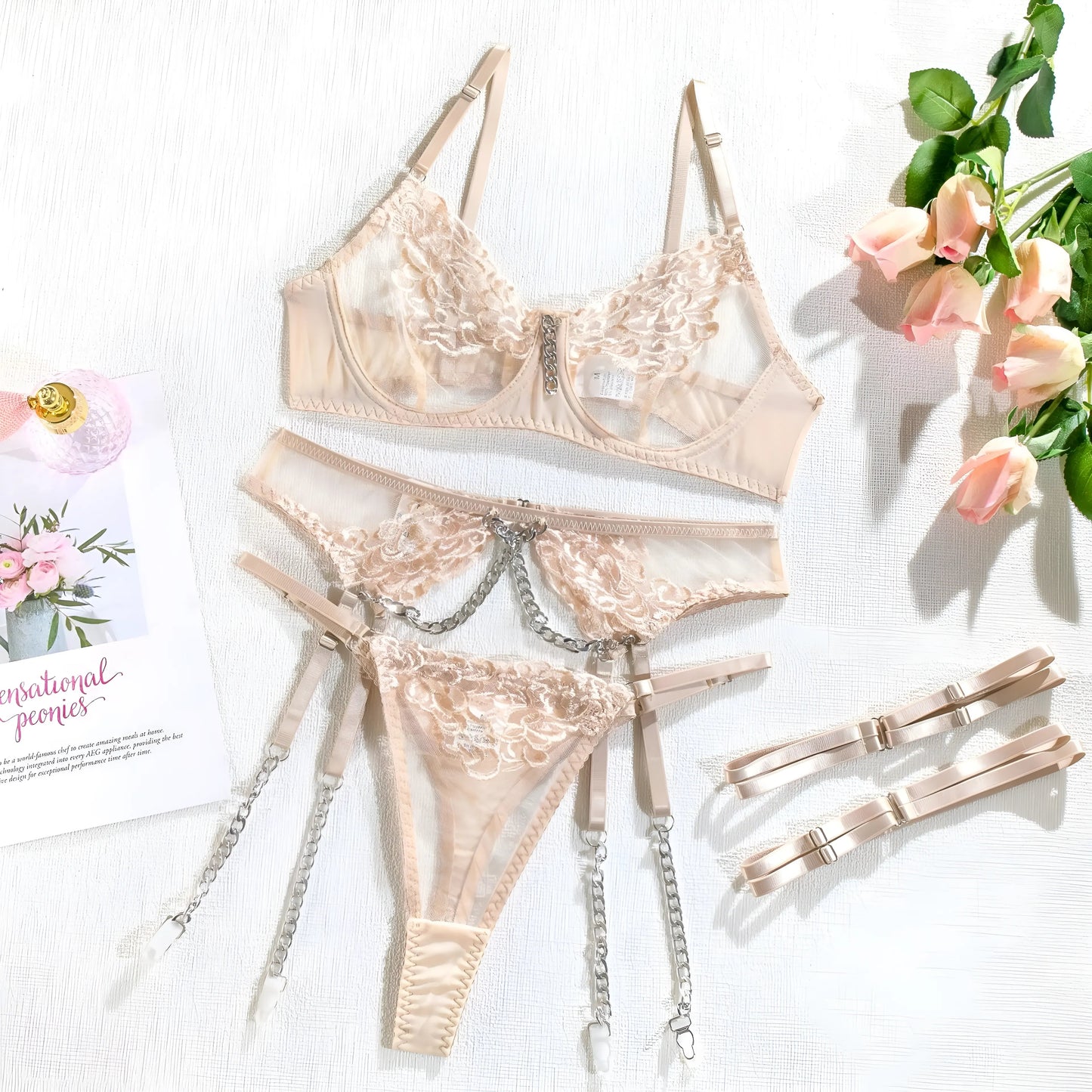 Beige Ensemble de lingerie en dentelle 3 pièces avec chaînes