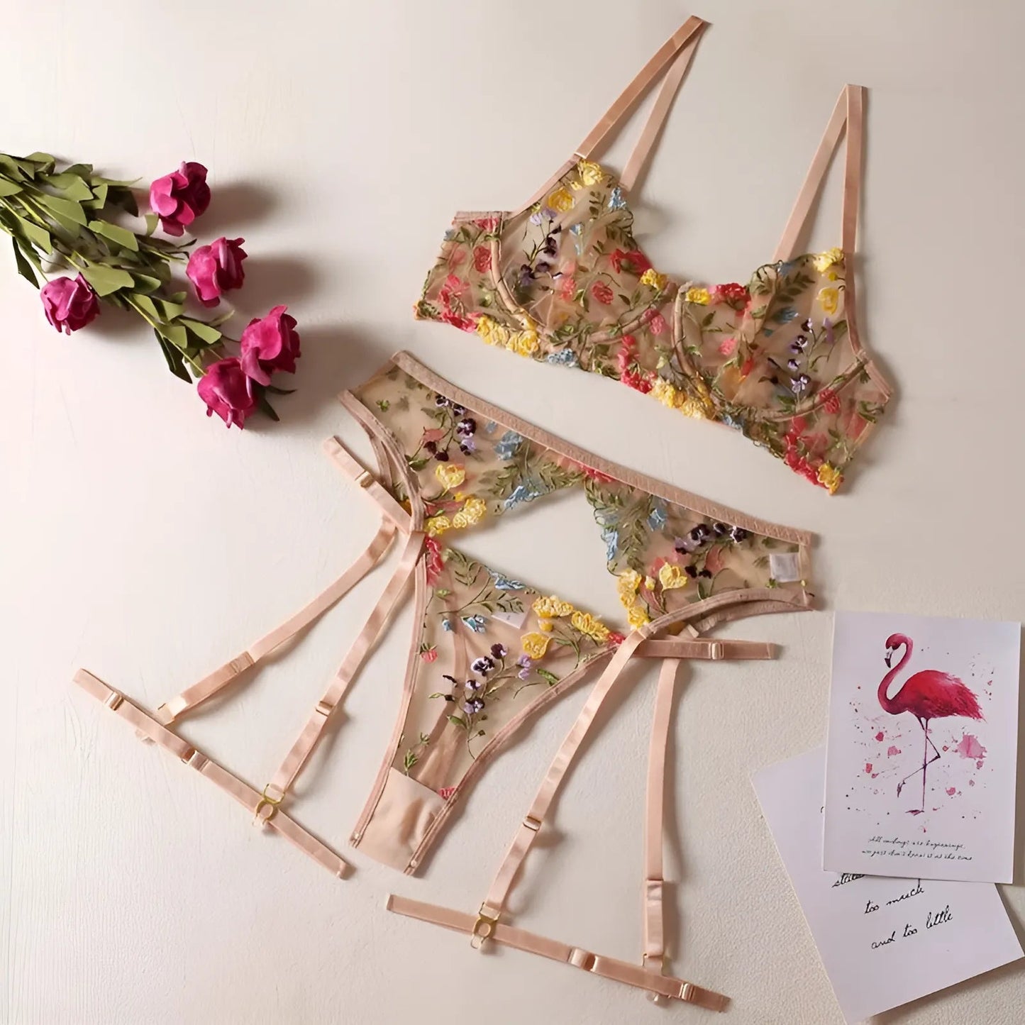 Beige Ensemble de lingerie en dentelle avec des fleurs brodées