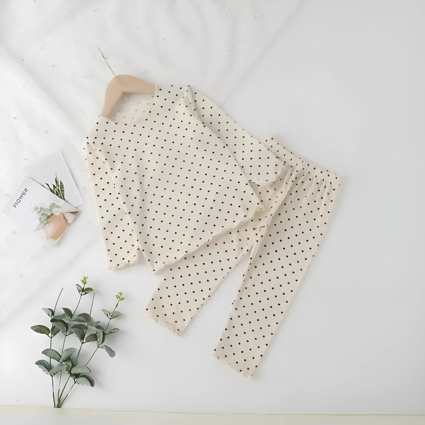 Beige Pyjama à pois à manches longues pour enfants