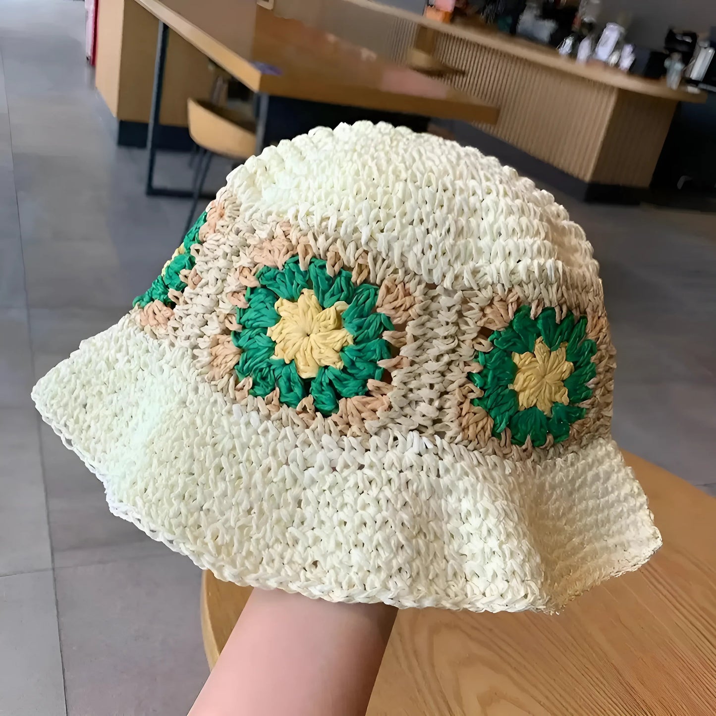 Blanc Chapeau de paille avec des fleurs