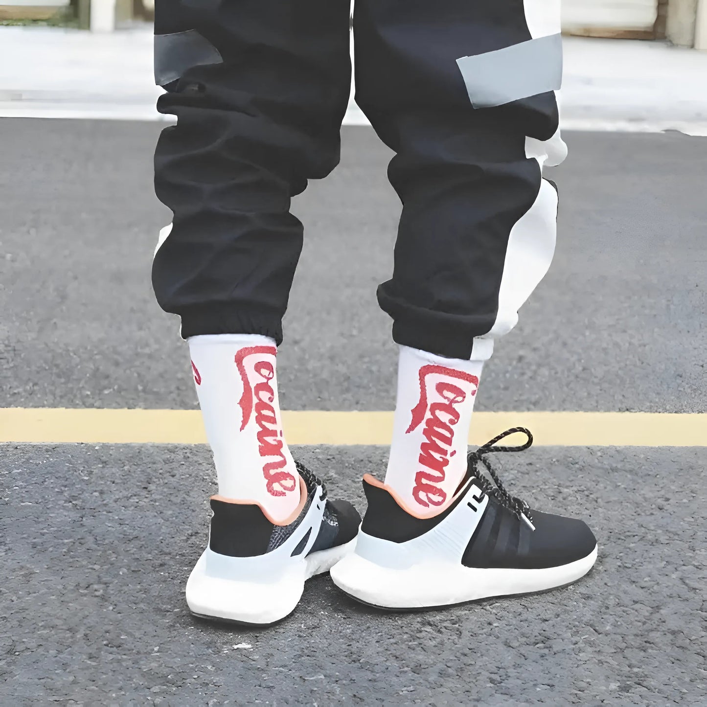Blanc Chaussettes longues pour hommes avec imprimé 'Cocaine'