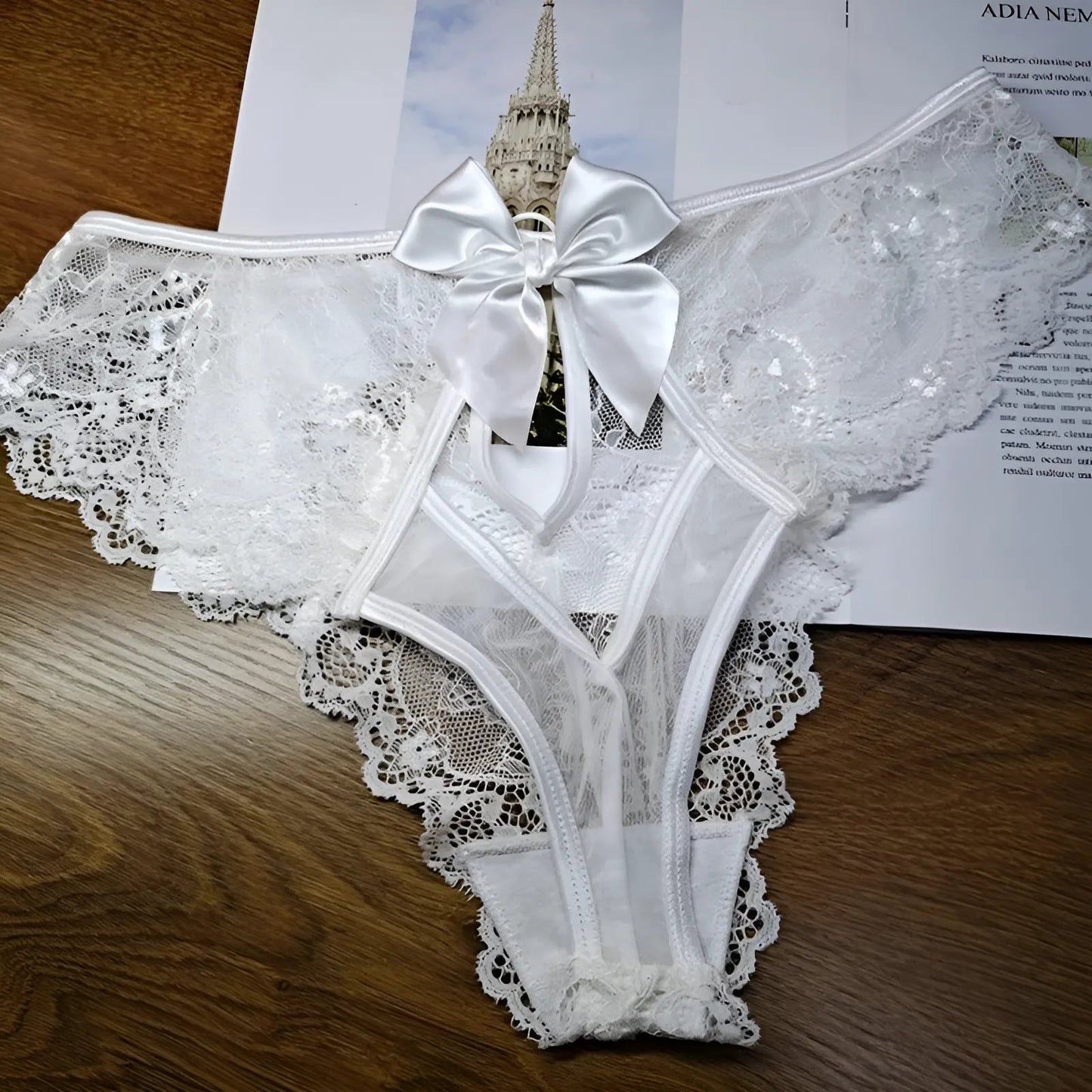 Blanc Culottes en dentelle avec découpe et détail de nœud