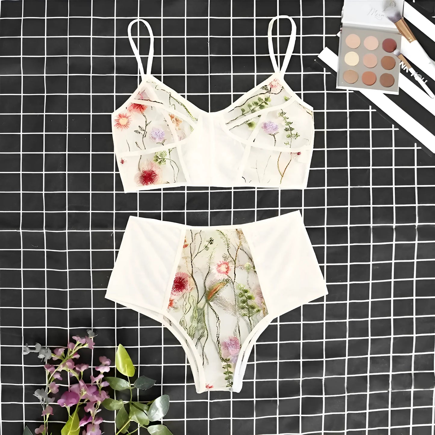 Blanc Ensemble de lingerie en dentelle avec un délicat motif floral