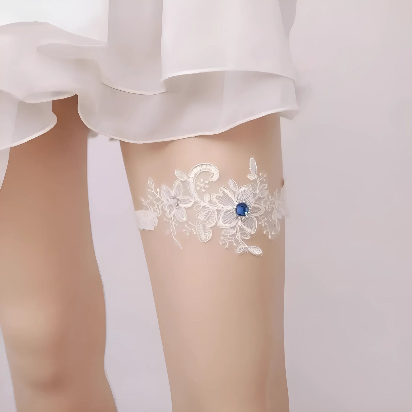 Blanc Garter en forme de fleur avec zirconia