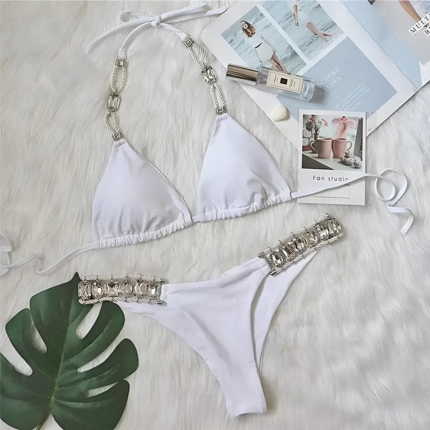 Blanc Maillot de bain deux pièces avec des embellissements décoratifs