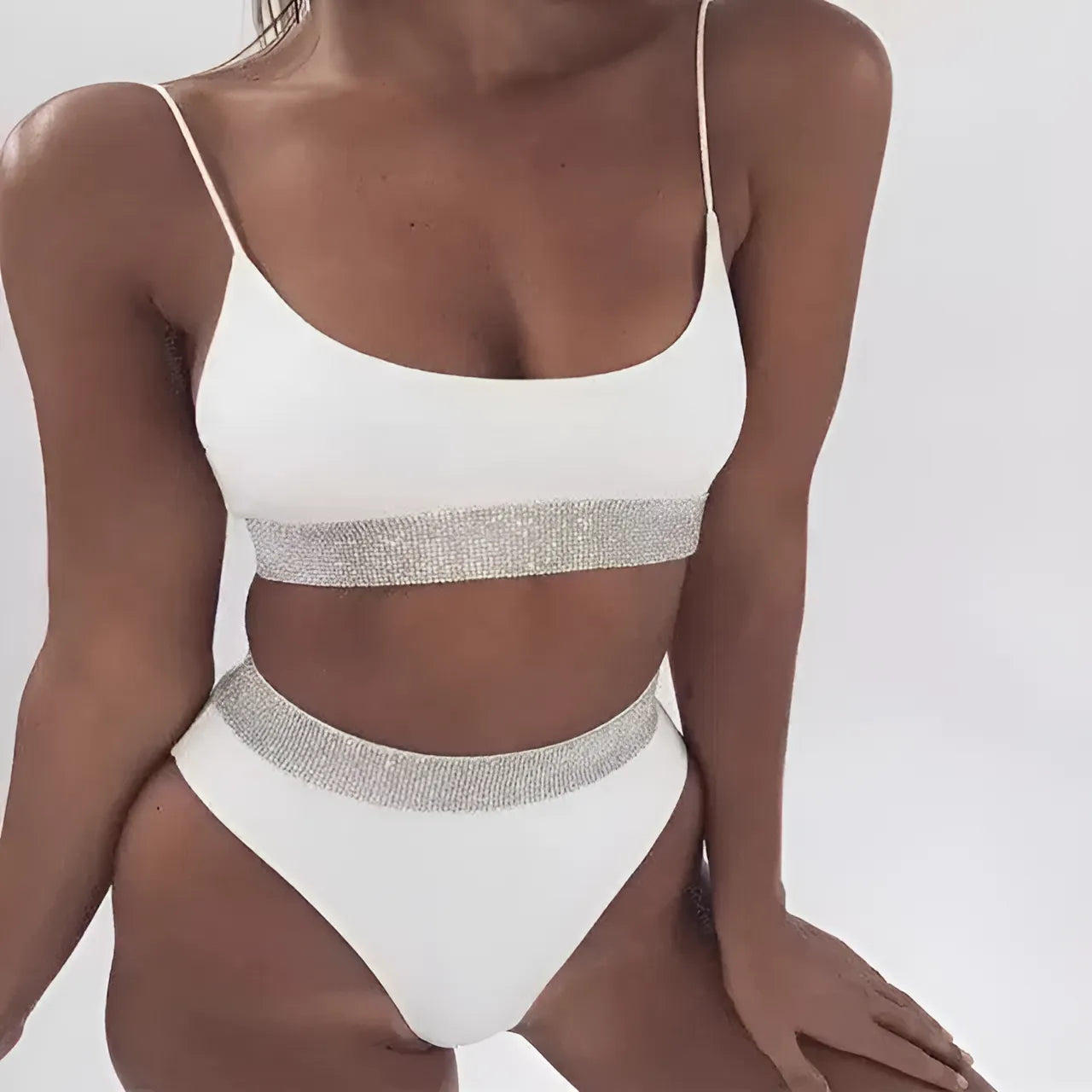 Blanc Maillot de bain deux pièces avec strap argenté