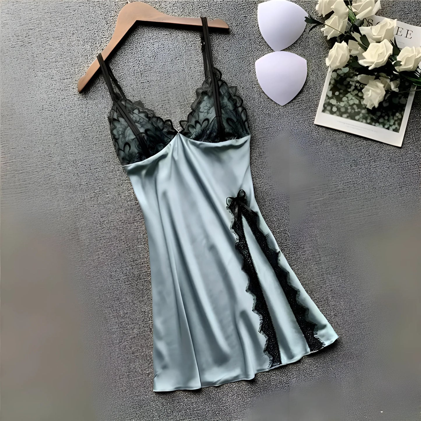 Bleu clair Nuisette avec dentelle et fente
