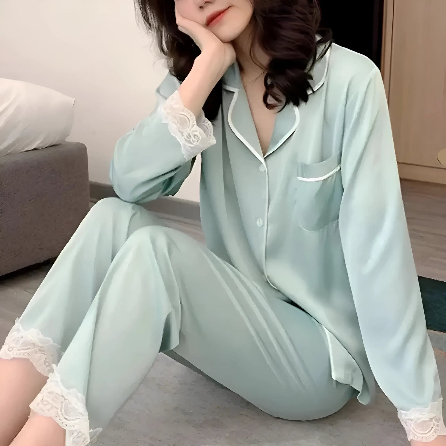 Bleu Pyjama en satin avec de la dentelle