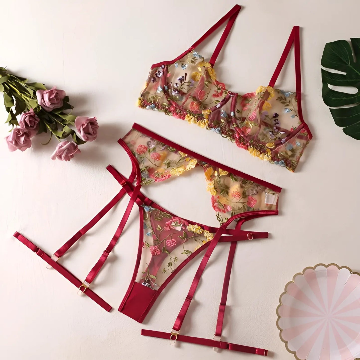 Bourgogne Ensemble de lingerie en dentelle avec des fleurs brodées