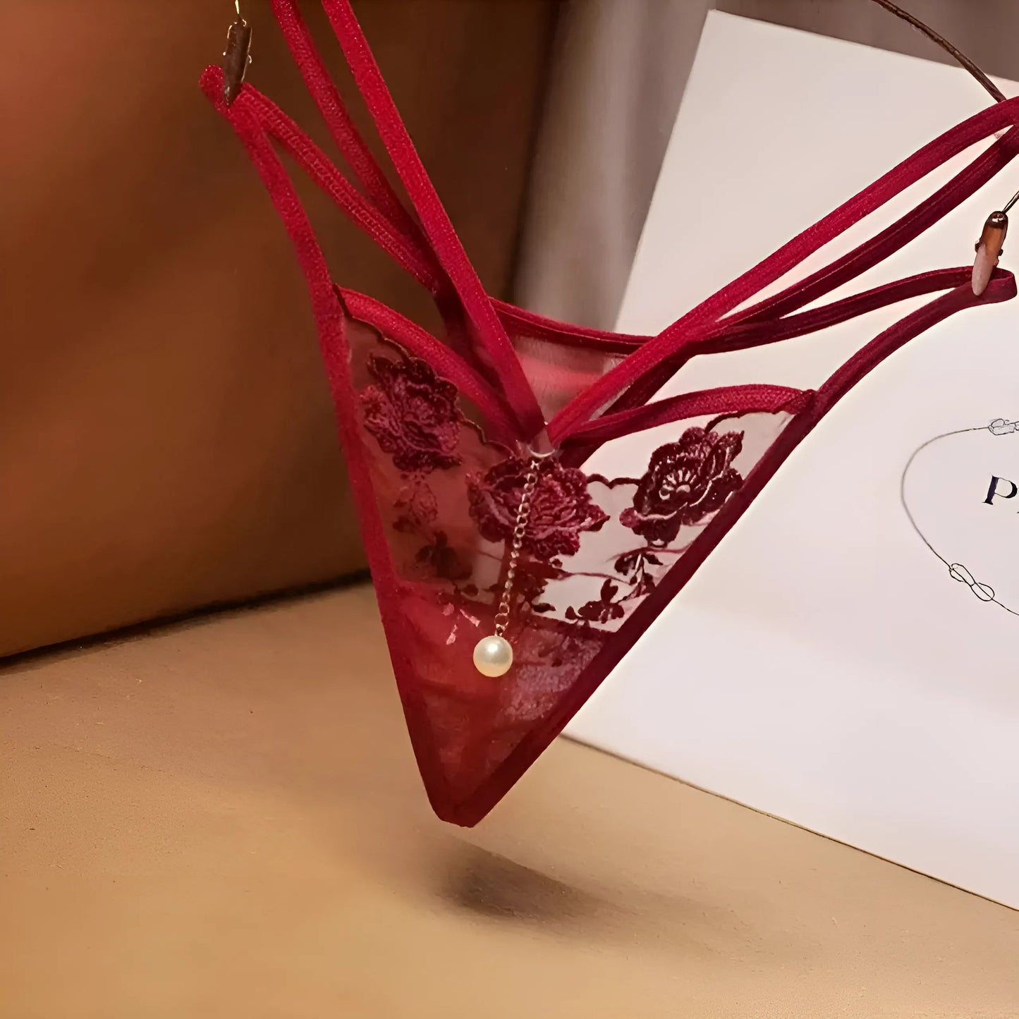 Bourgogne Lacet avec détail en perles