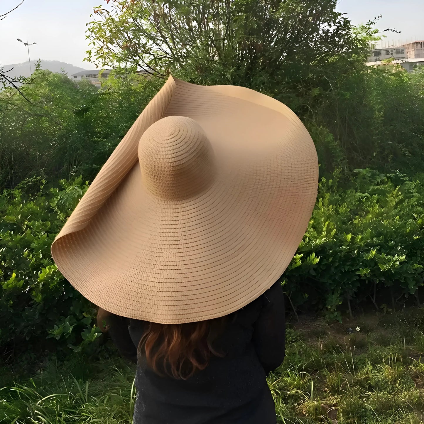 Chapeau de plage à large bord