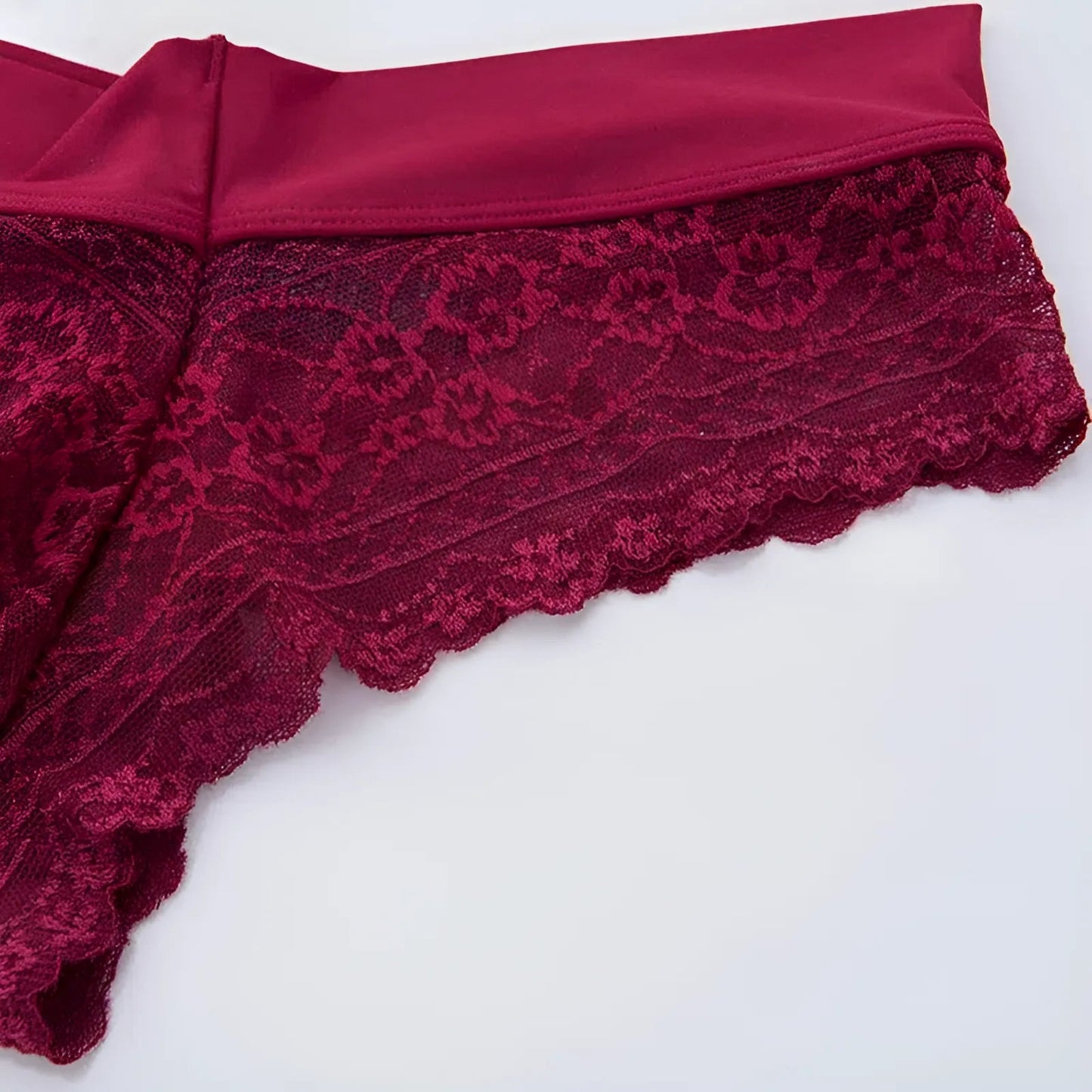 Culotte en dentelle avec large bande