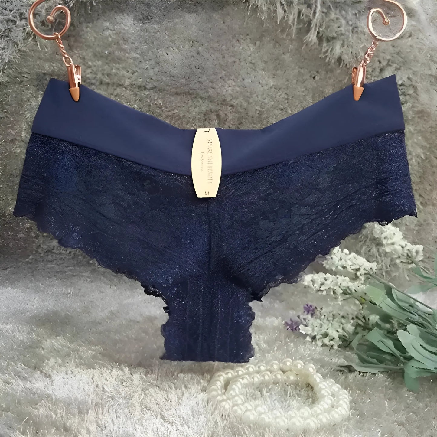 Culotte en dentelle avec large bande