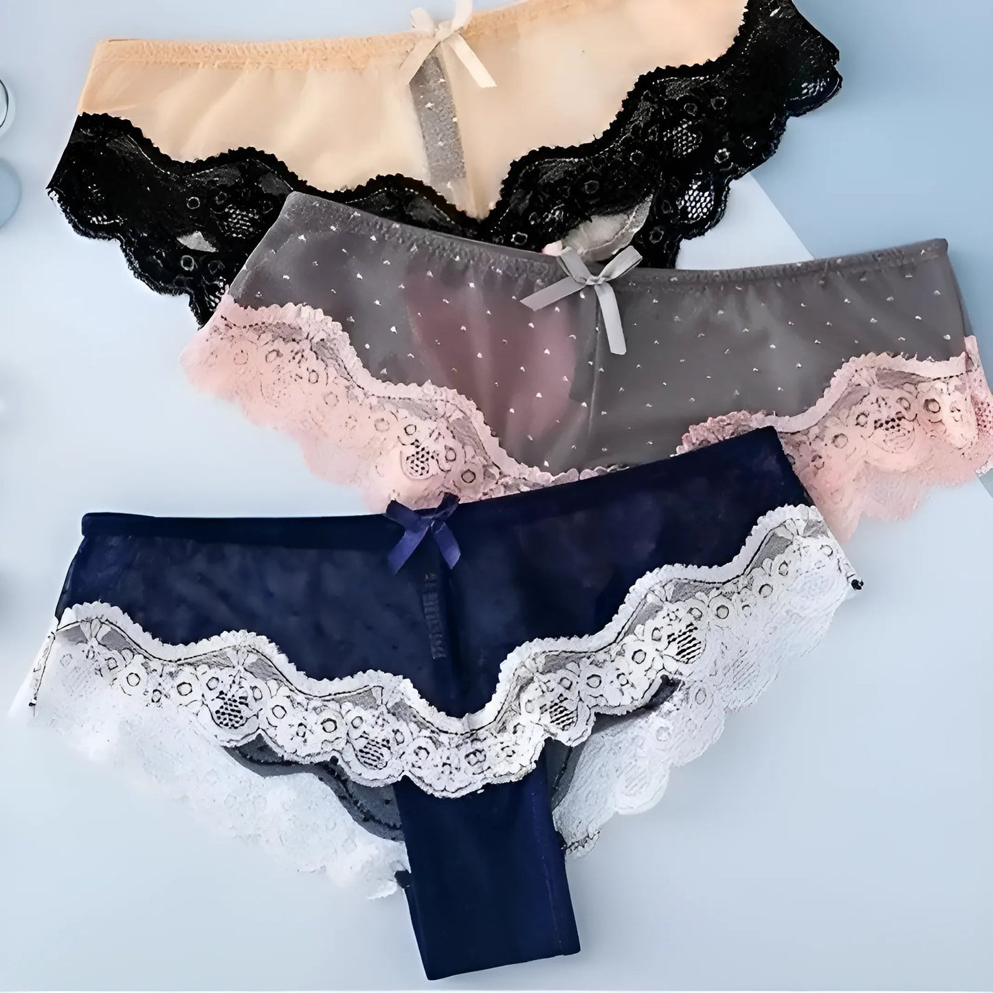 Culotte en dentelle avec nœud