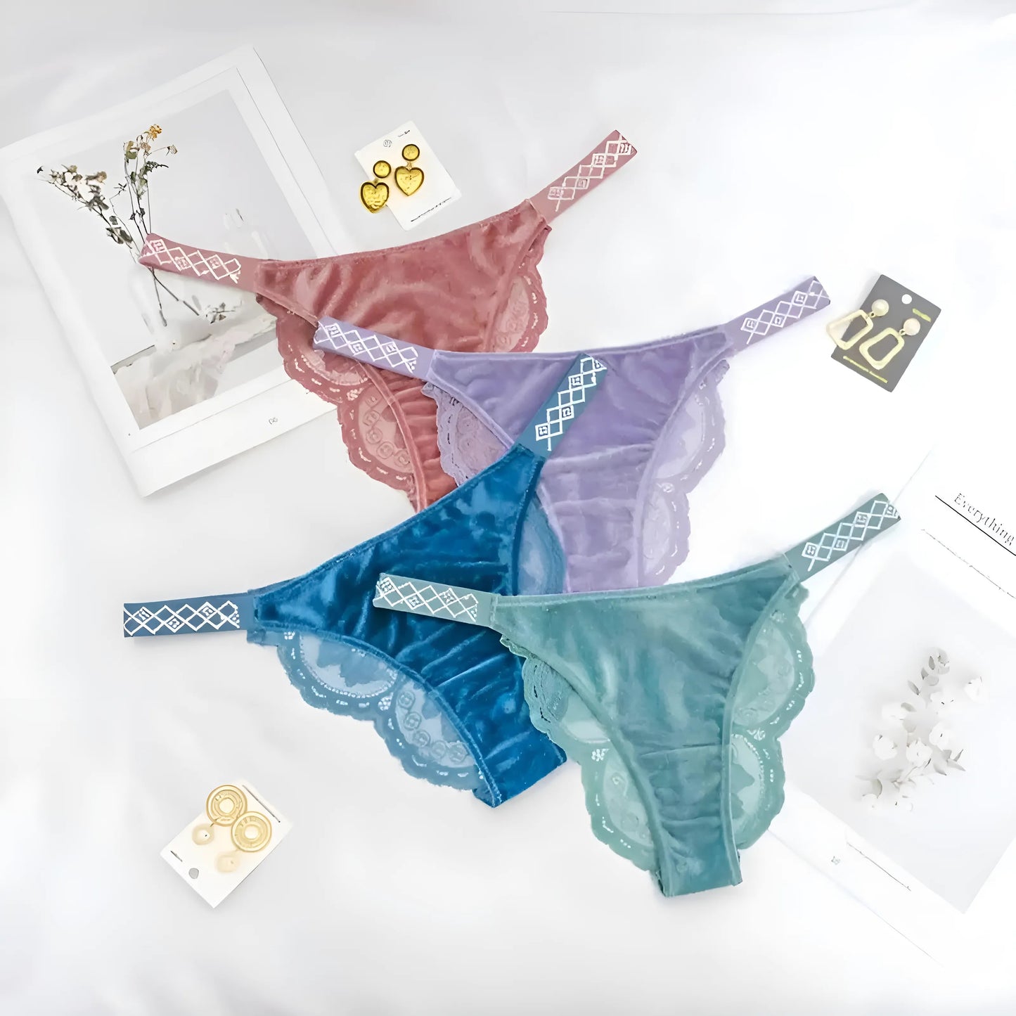 Culottes en dentelle avec des bretelles brillantes